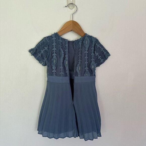Ivy City Co Mommy and Me Mini Misty Blue Island Textured Pleated Short-sleeve Mi - Picture 11 of 13